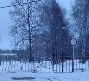 В Смоленской области неизвестные лица снесли ворота школы