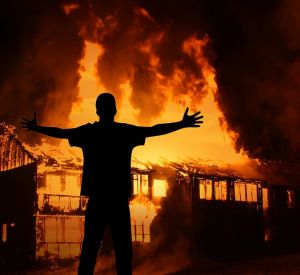 «Вор в законе» приказал спалить дом известного в Смоленской области музыканта