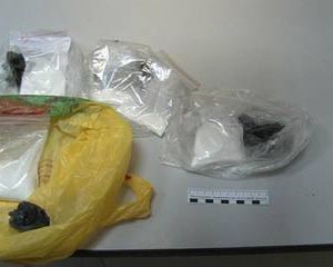 Полицейские обнаружили у жителя Сафонова наркотики и оружие