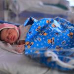 Новорожденному ребенку беженцев с Украины нужна помощь