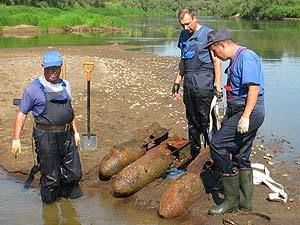 В смоленских реках нашли четыре бомбы и 74 гранаты
