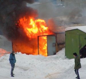 Житель Смоленской области в состоянии алкогольного опьянения поджег гараж соседа