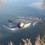 Иномарка с пьяным водителем влетела в реку Гжать