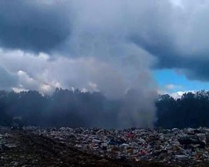 В Ярцевском районе горит полигон твердых бытовых отходов