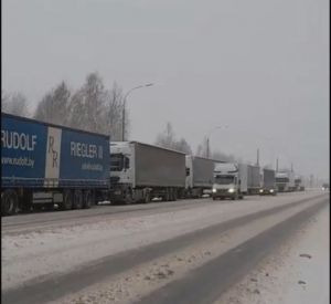 Под Смоленском на границе с Республикой Беларусь большегрузы застряли в километровых пробках